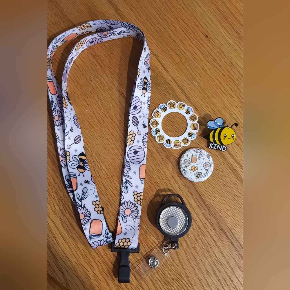 Topperswap Swappable Bee Lanyard System